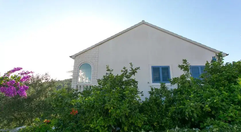Blue Shutters Apartments