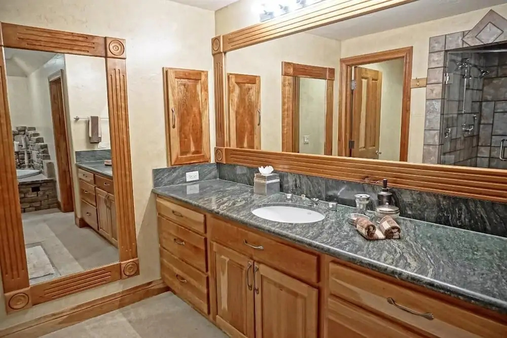 1835 Gore Creek Dr W - 6 Br Home