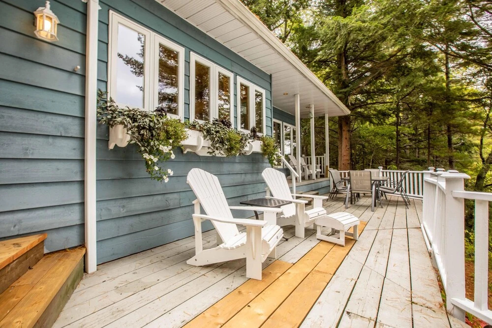 Wildflower Cottage A Fantastic boat access family cottage with a spectacular 500' of waterfront!