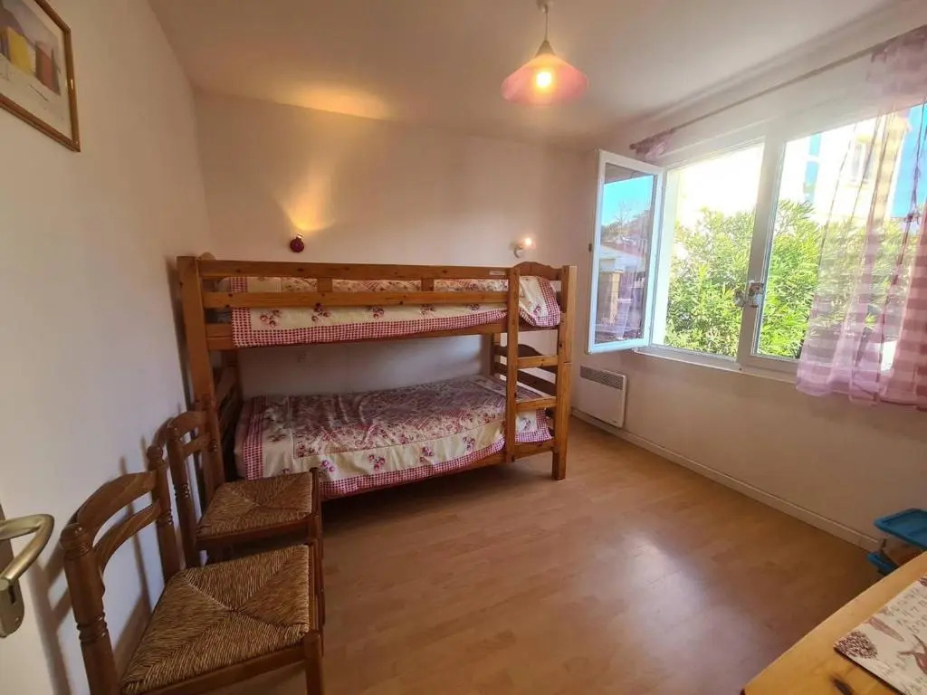 Maison de Vacances avec Terrasse Dallée, 6 Couchages, à Deux Pas de lOcéan à St-Jean-de-Monts - FR-1-224C-94