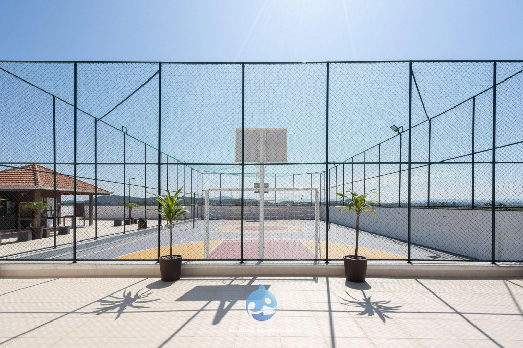 Aptos a 150 M DA PRAIA com SACADA, WI-FI, AR CONDICIONADO, COZINHA COMPLETA no condomínio Santorini Confort Club c/ PISCINA, PORTARIA 24h, PLAYGROUND e vaga de GARAGEM