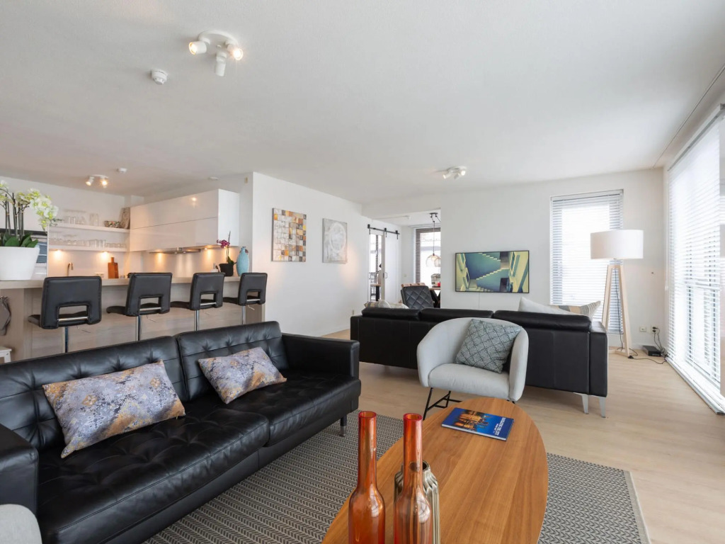 Spacious Apartment in Den Haag near Seabeach
