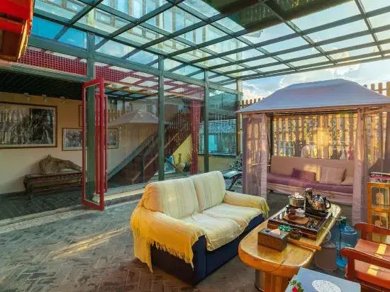 Yixing Thatched Cottage Inn (Lijiang Old Town Dashuiche Branch)