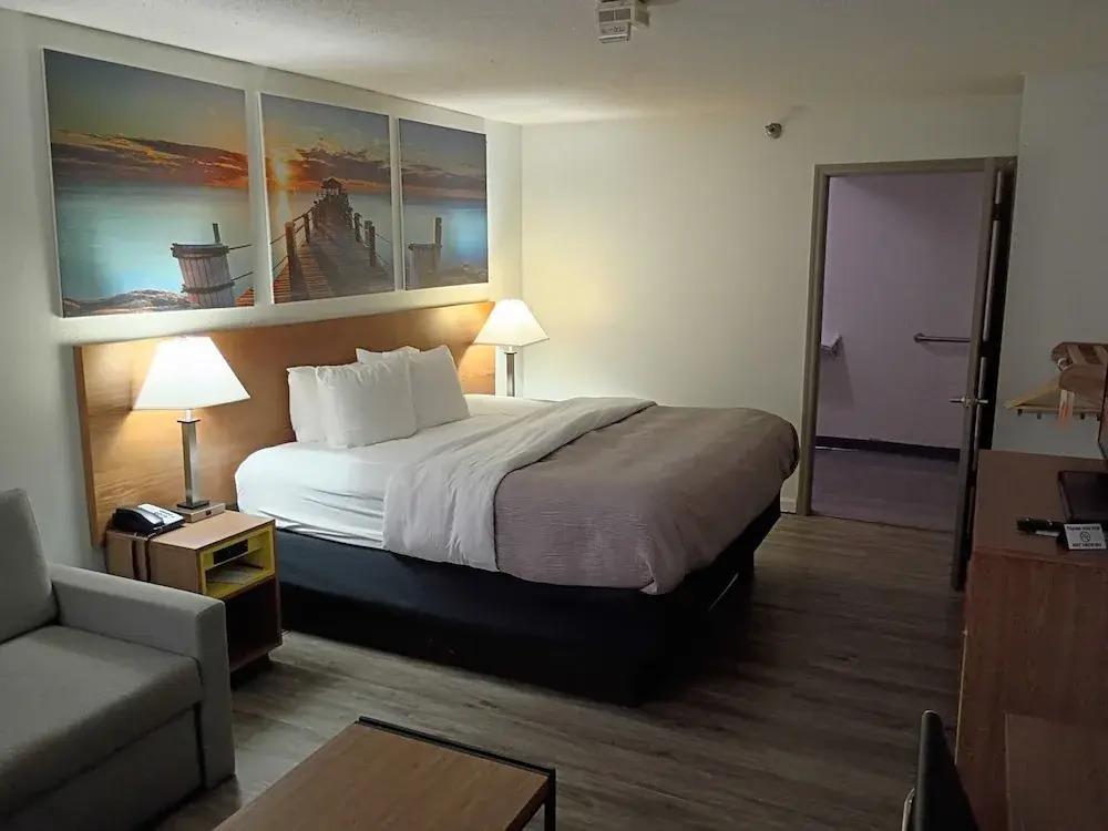 Quality Inn & Suites Decatur Priceville I-65