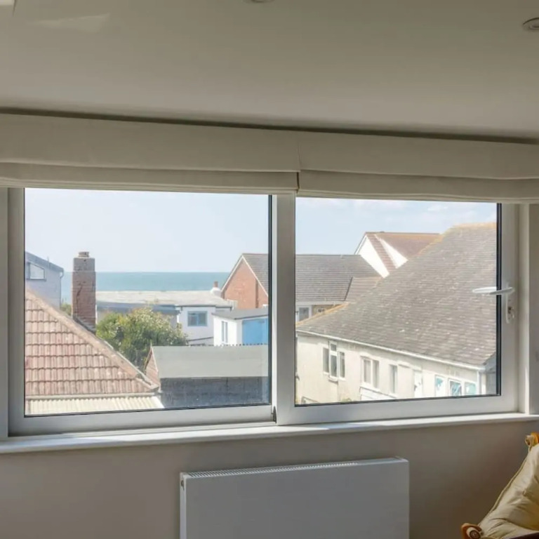 Mariners Stylish Beachside Getaway With Sea Views