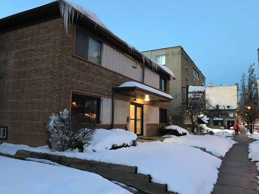 1 BR Apt Near Marquette University by Frontdesk
