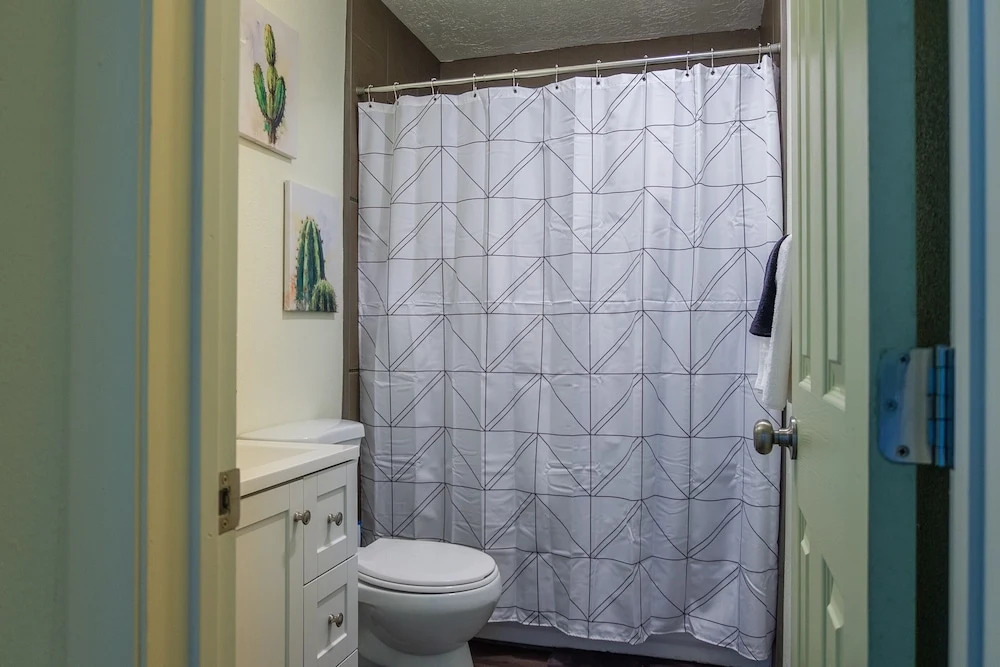 1 BR & 2 BR Apt w Pool & Gym by Frontdesk