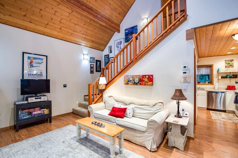 04SL - Hot Tub - BBQ - Pets OK - Sleeps 5