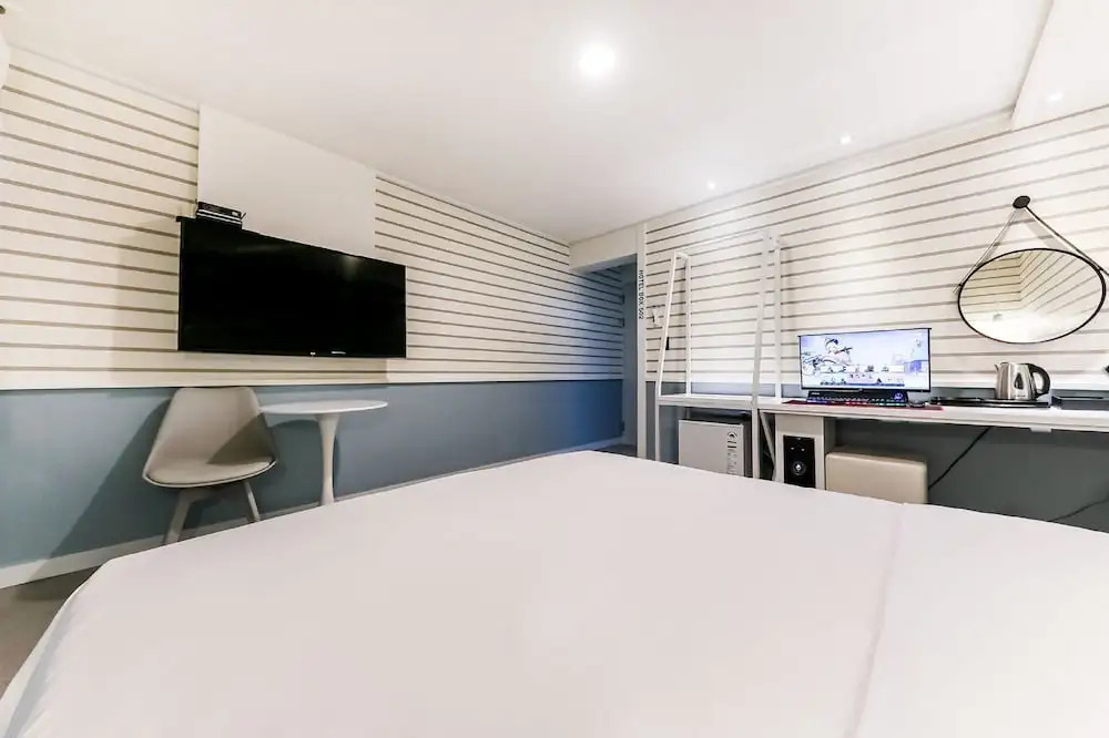 Hotel Box