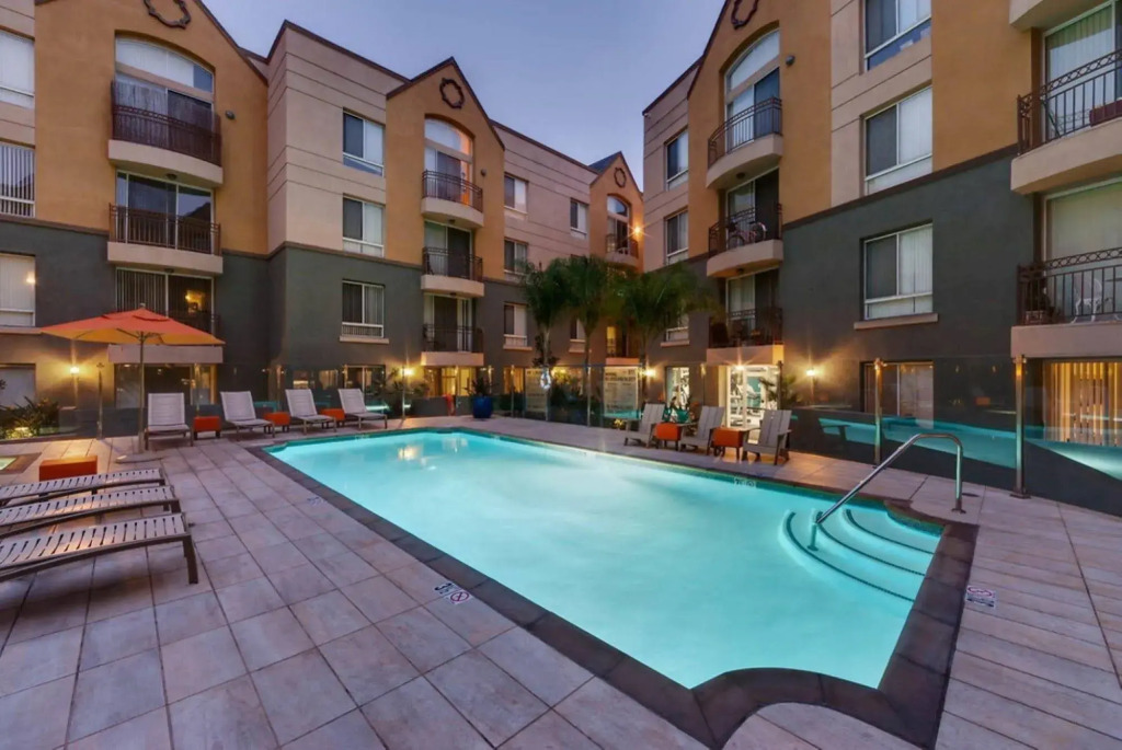 Global Luxury Suites at Lincoln Blvd