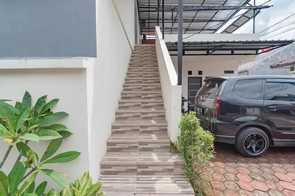 Jl. Gn. Gede No.22