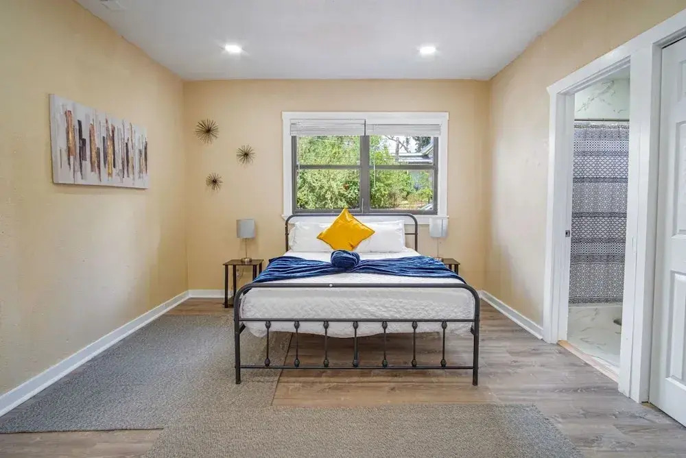Modern Living 3br/2ba Close to Amazing Downtown