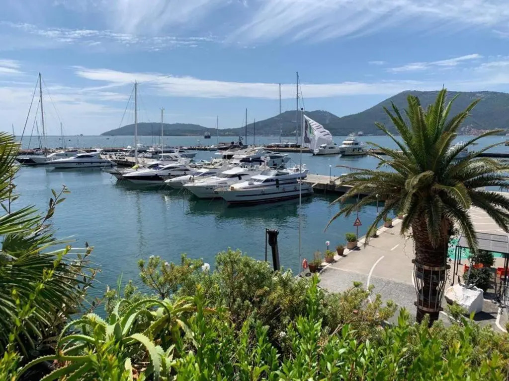 Casa SAN BART : your gateway to 5 Terre and Lerici