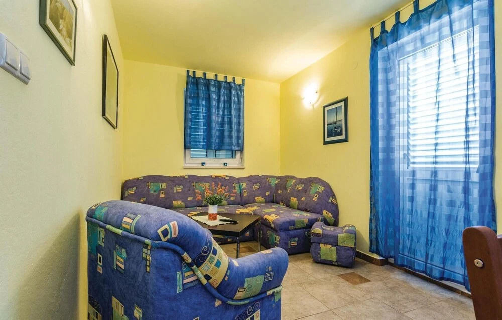 Beautiful Home in Crna Punta With Wifi and 2 Bedrooms