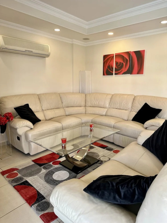 Wonderful 3 bed Duplex in Sought After Prime Community