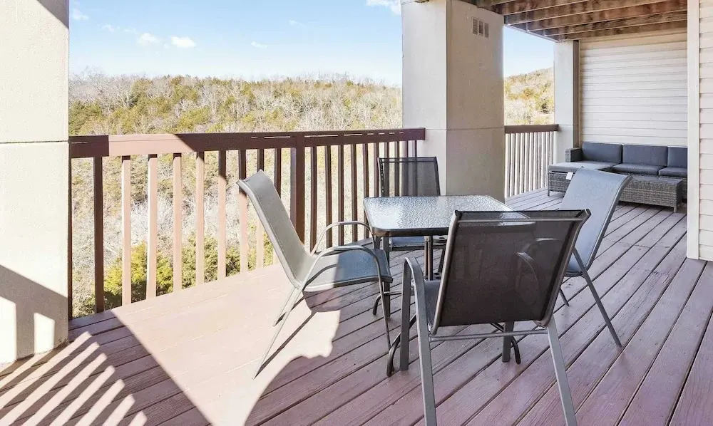 Scenic Lakeview Stay for 5!