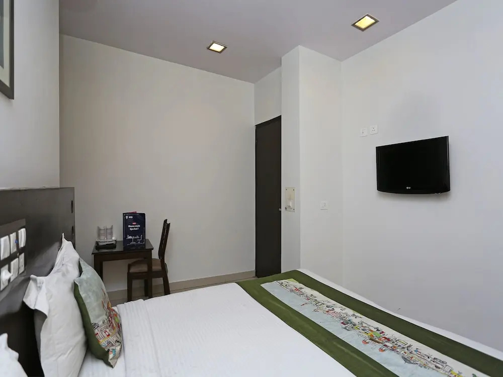 OYO 1245 Hotel Amby Inn