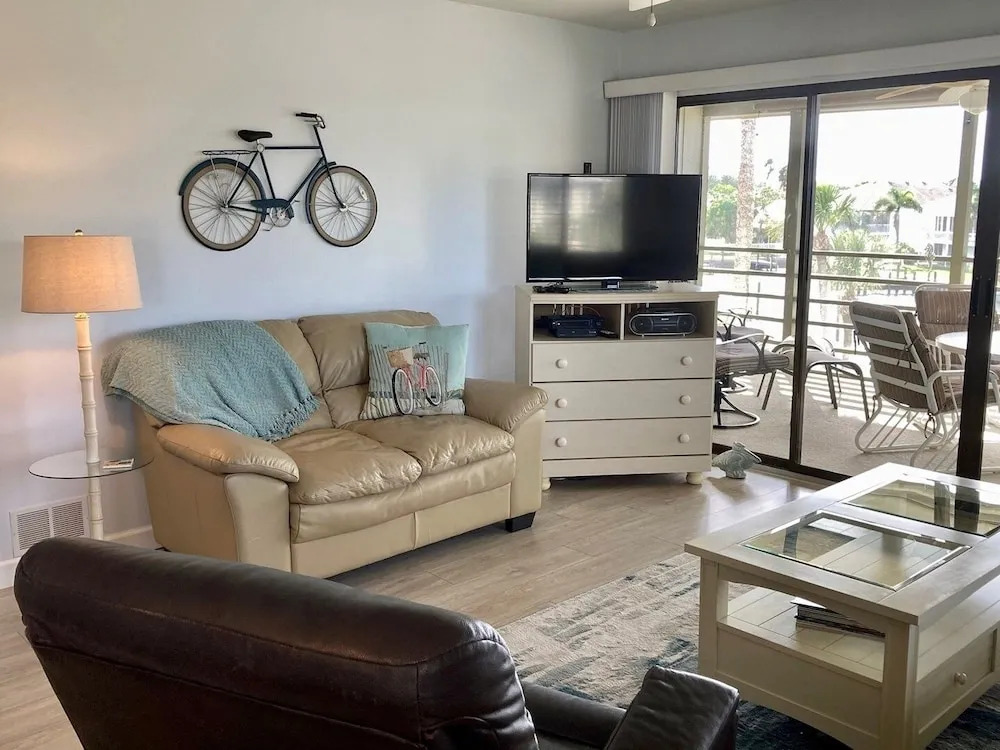 Westbay Point Moorings 214 2 Bedrooms 2 Bathrooms Home