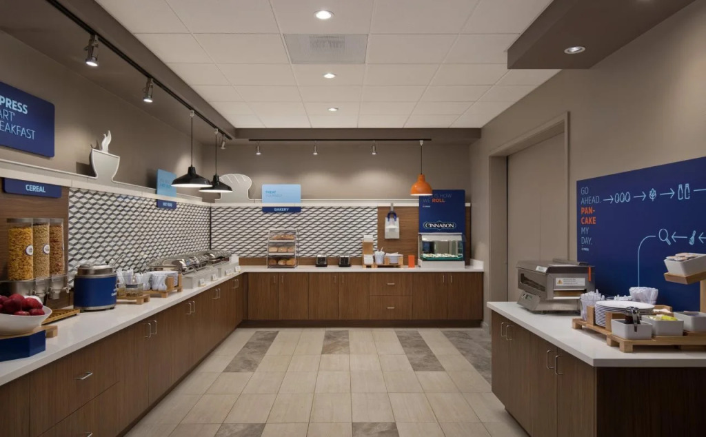 Holiday Inn Express & Suites - Portland Airport - Cascade Stn by IHG
