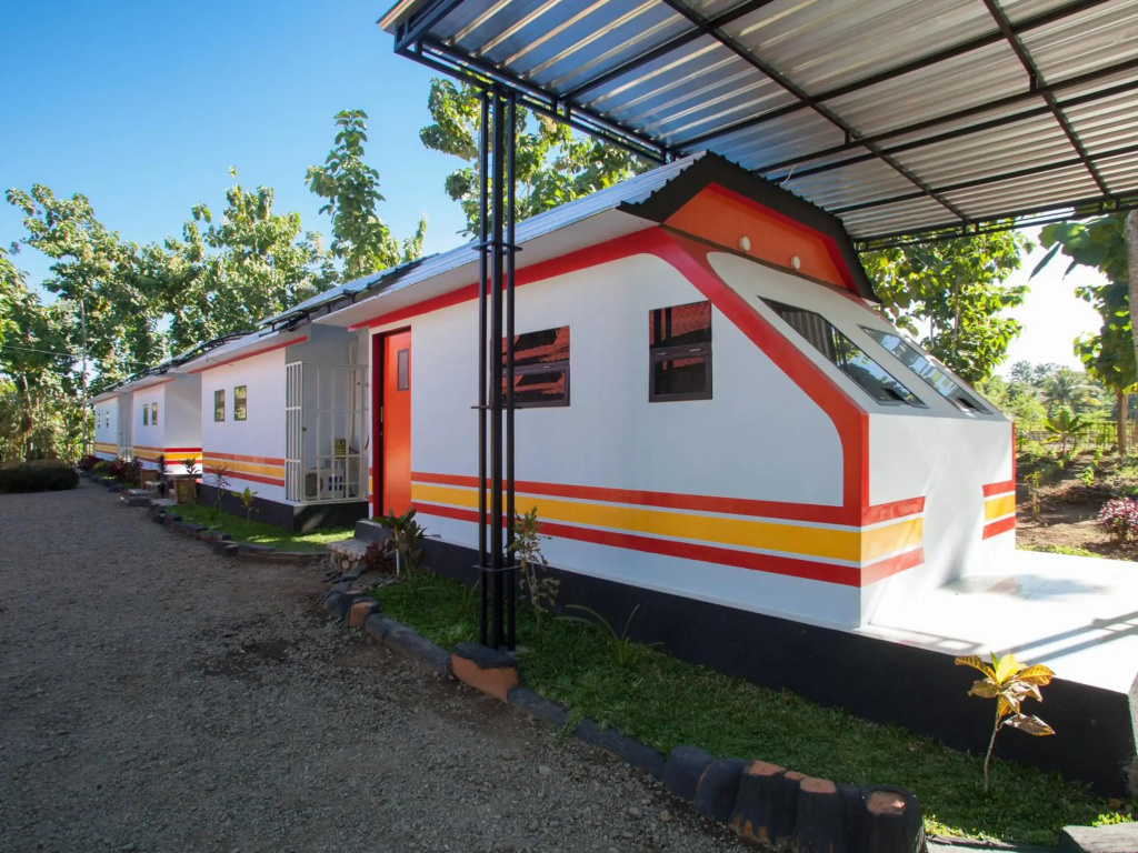 RedDoorz Near Karangasem Train Station 2