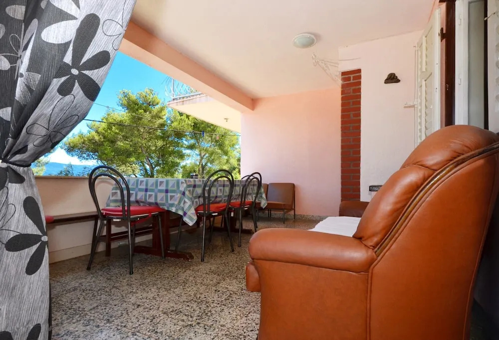 A - Large apt With big Terrace, Next to the Beach