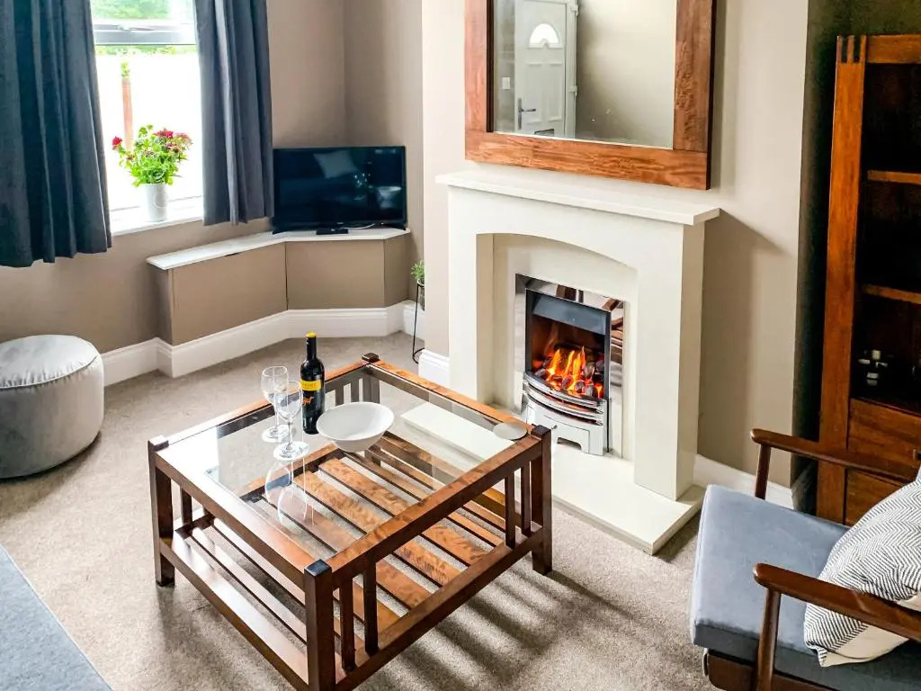 Maple House - Free Parking - Holiday Home - Sleeps 12 With Sister Property
