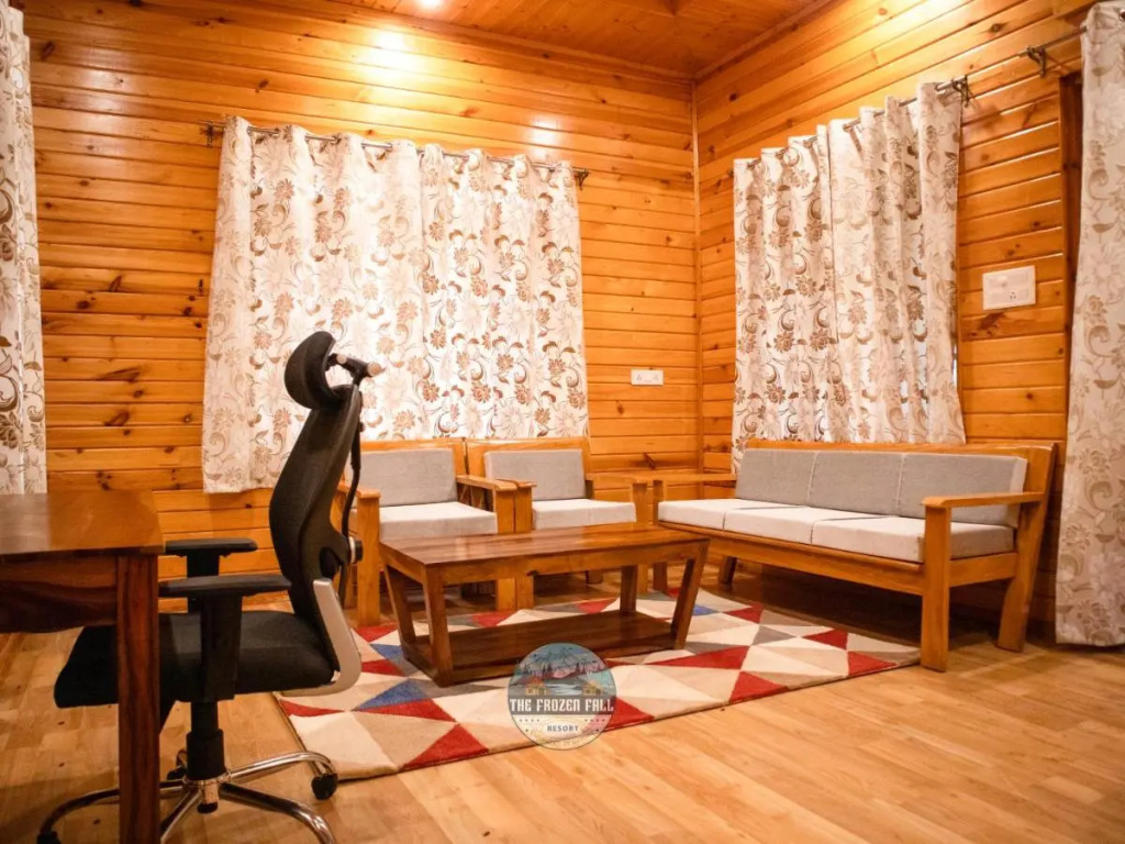 The FrozenFall Resort - Gulmarg