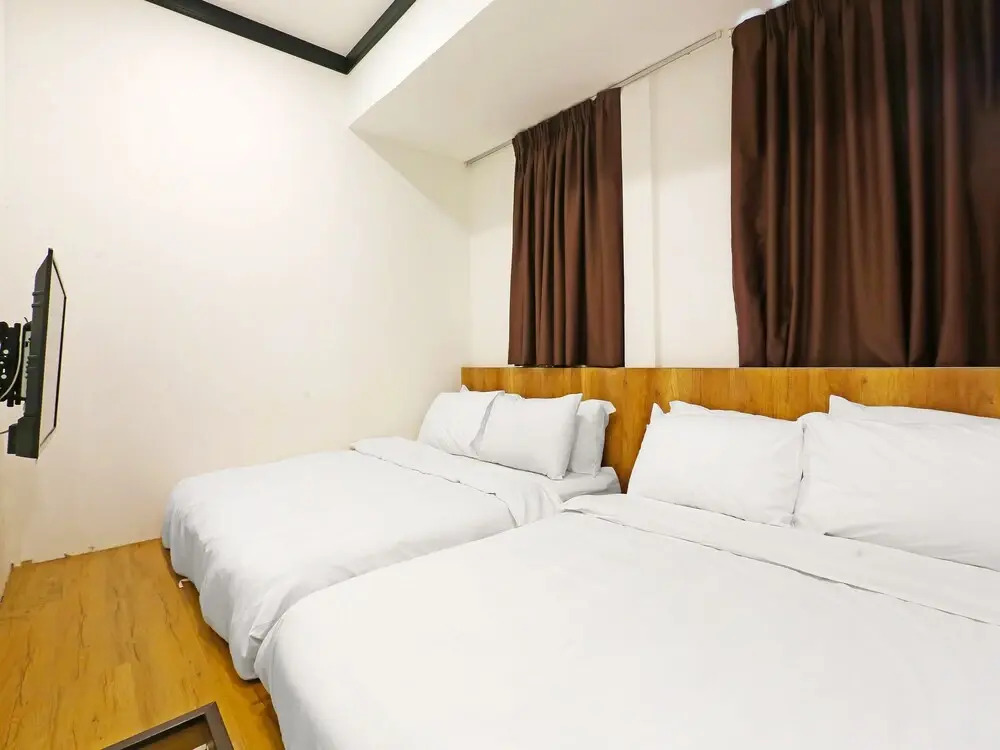 Leisure Lodge