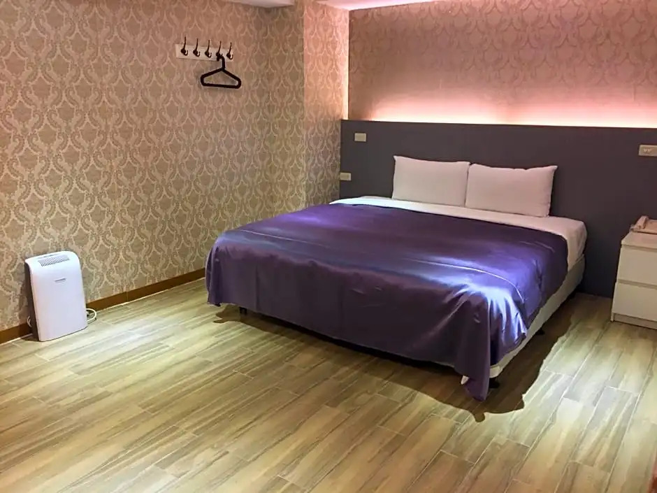 Art House Double Room-Sunflower