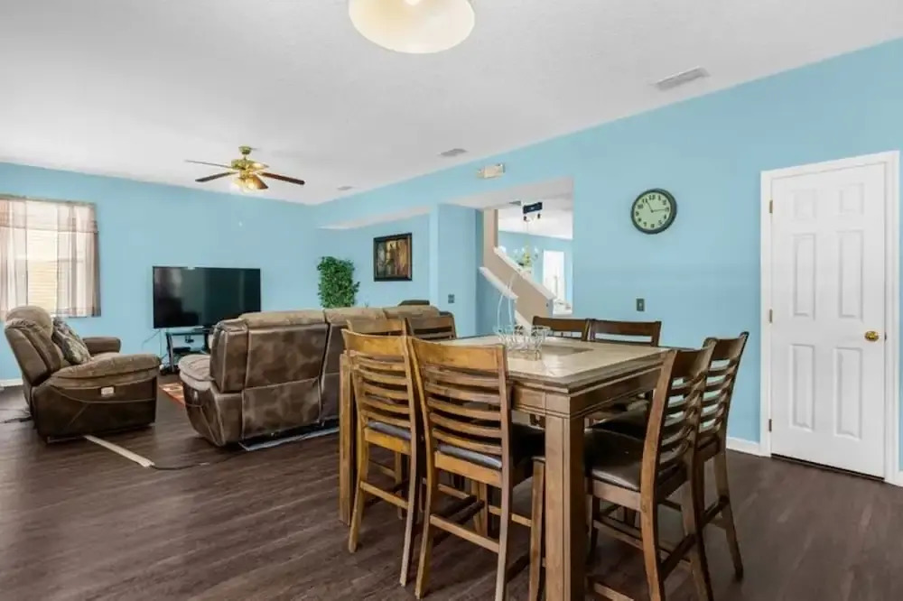 325 6Br - Modern two Storie Home With Games