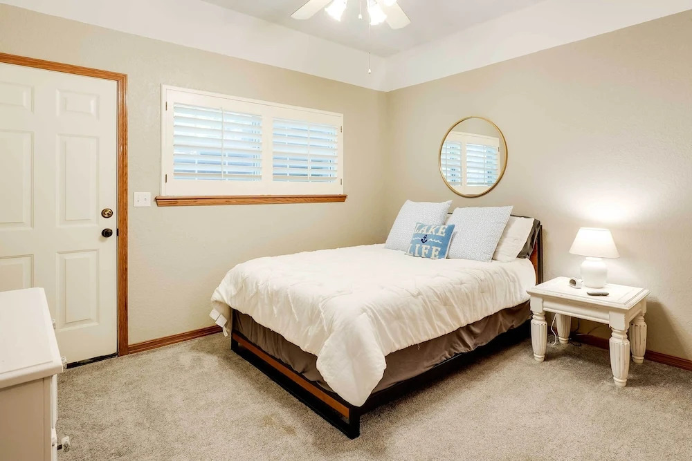 Spacious Home on Beaver Lake w/ Deck & Fire Pit!