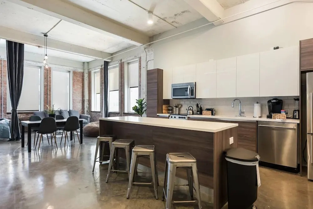 Beautiful 3bd Unit in Perfect Downtown Location