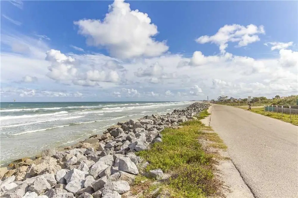 Artist Retreat, 2 Bedrooms, Summer Haven, 3 Houses to Beach, Sleeps 7