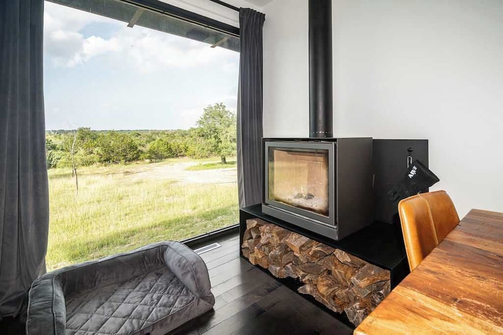 Luxury 4-bedroom Container Home, Hot-tub & Firepit