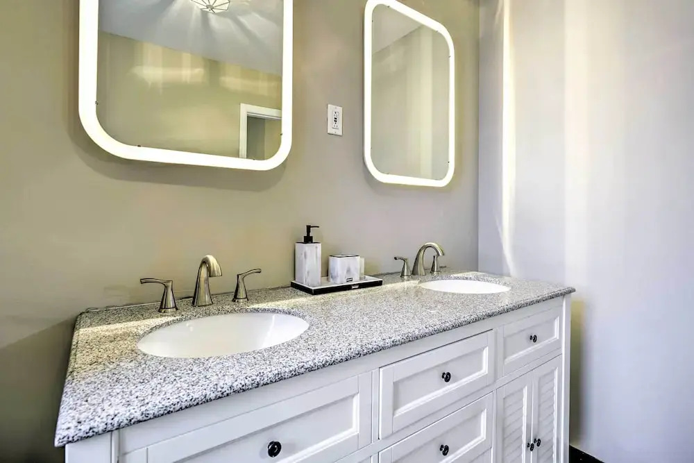 Family-friendly Keansburg Home: Walk to Beach!