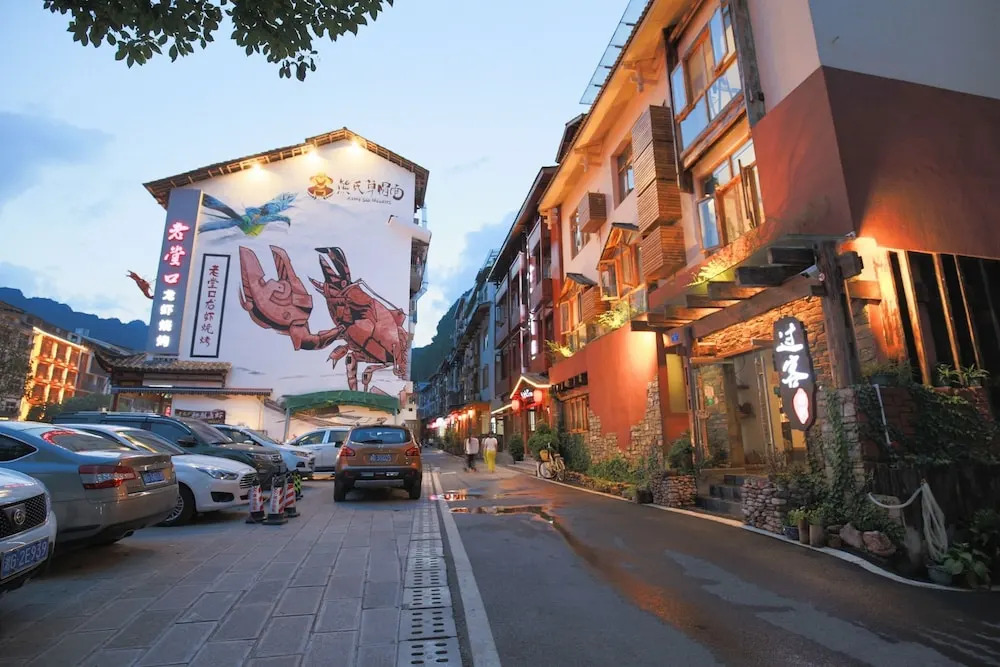 ZhangJiaJie GuoKe Inn