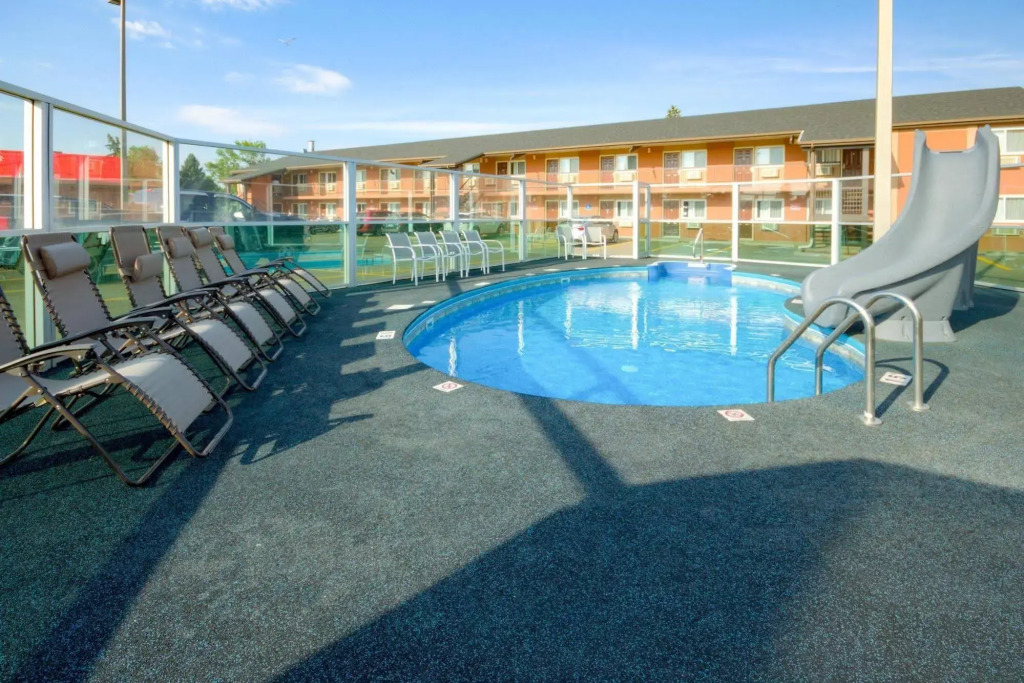 Motel 6-Lethbridge, AB