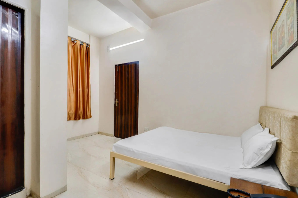 SPOT ON 46946 Hotel Aalishan