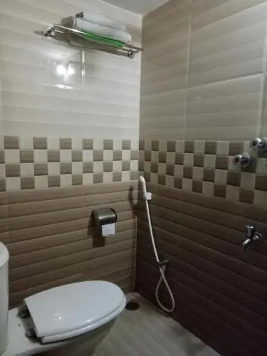 Royal Living Hotel & Suites