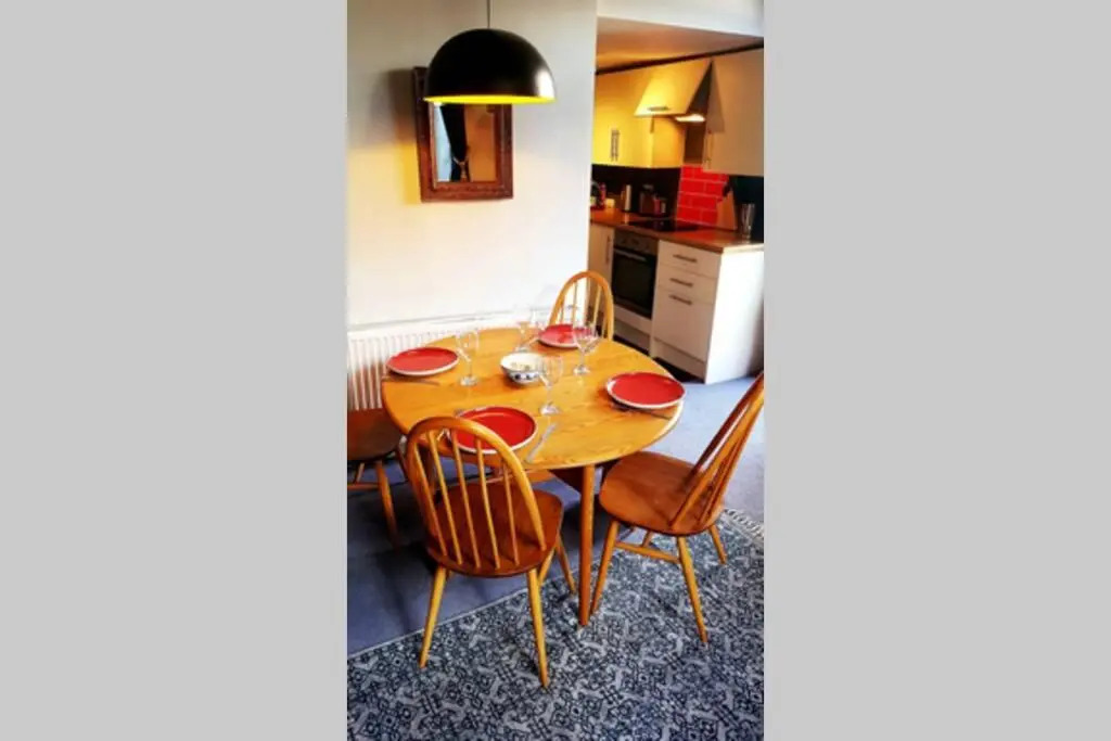 Super Lake District Cottage in Heart of Kendal 3 Double Beds
