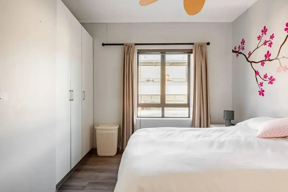 3-bed, Sleeps 6, Free Parking