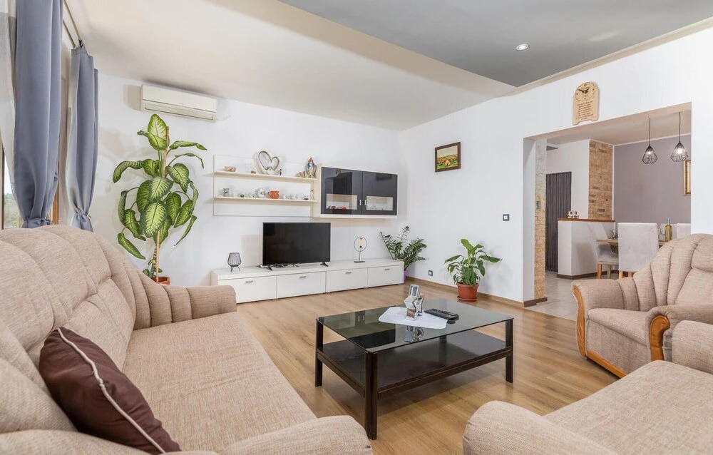 Stunning Apartment in Pilkovici With Wifi, 1 Bedrooms and Outdoor Swimming Pool