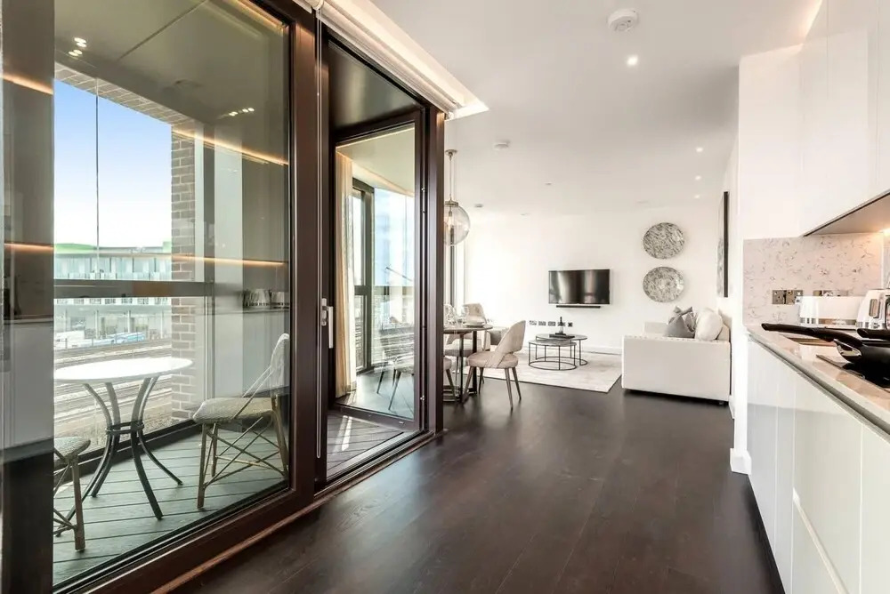 Luxurious 2 Bedroom Apartment With Winter Garden