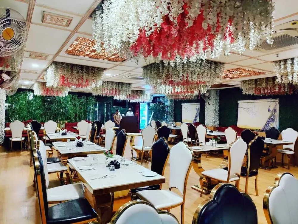 Hotel Rajwada Resort