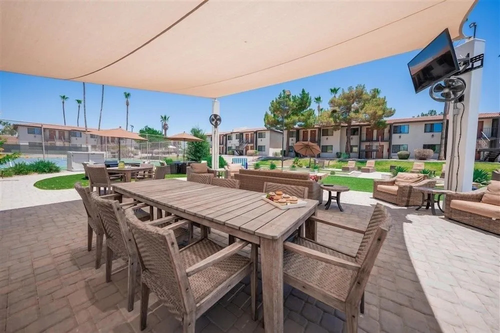203 Fully Furnished with WiFi by RedAwning