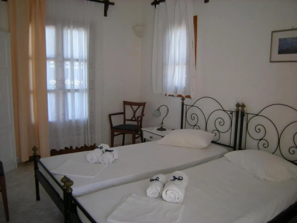 Roussos Beach Hotel