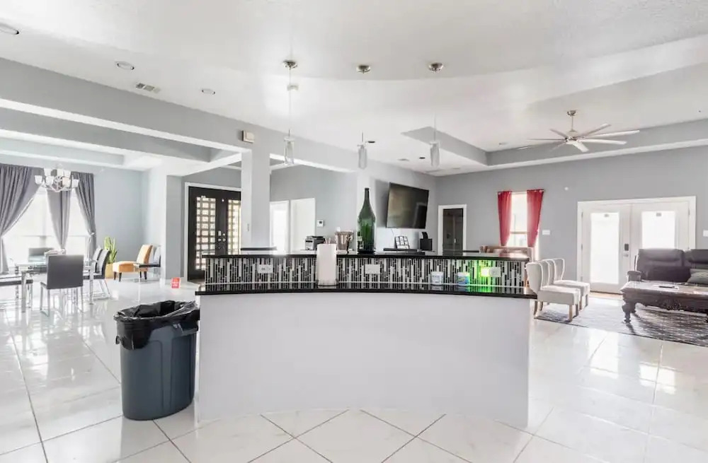 IAH SPHERIC Mini-mansion