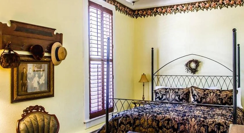 Nutt House Hotel
