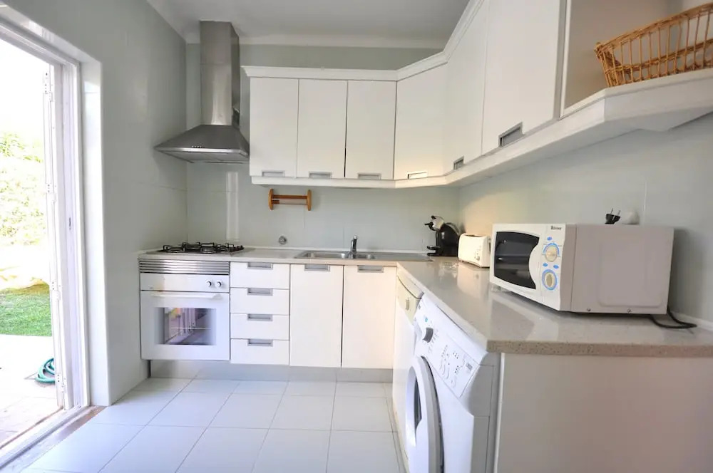 Stylish and well-equipped, private pool, close to amenities, free AC and Wifi