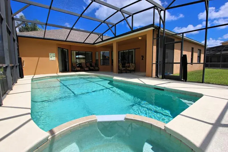 623 Coventry Drive 5 Bedrooms, 3 Bathrooms